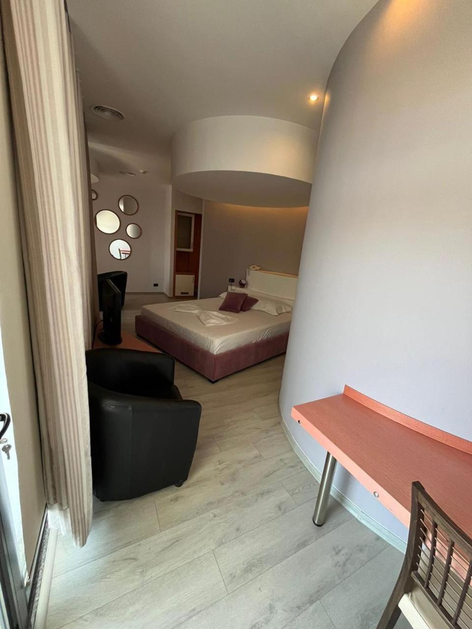 Icon Hotel Vlorë Exterior foto