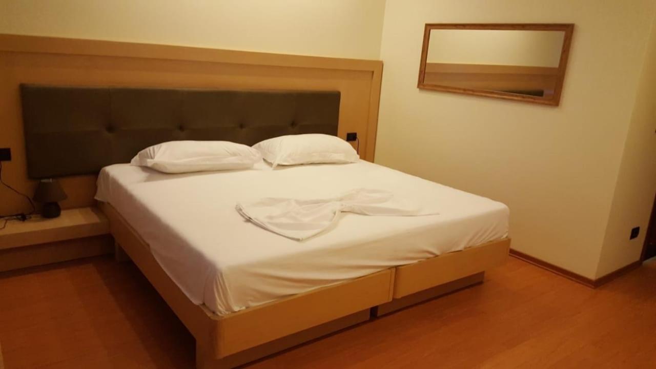 Icon Hotel Vlorë Exterior foto